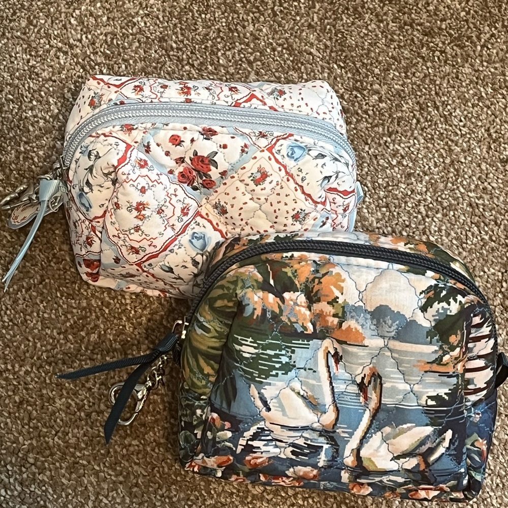 Urban Outfitters Zip Wallet Coin Purse Pouch Swan Floral